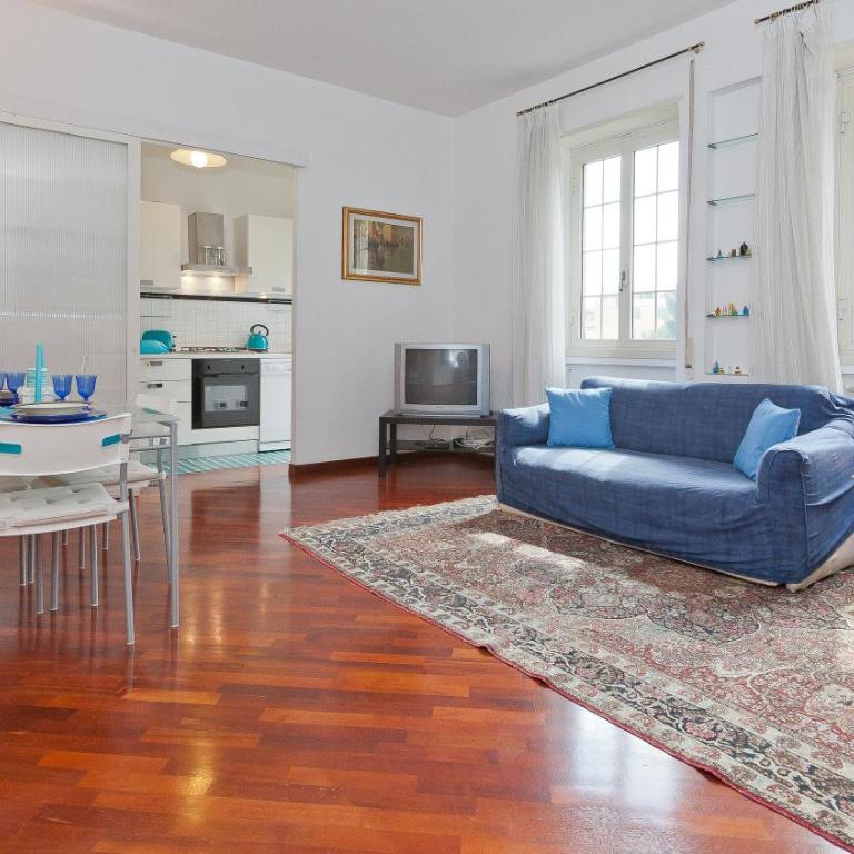 Pateras Flower-Rental in Rome - Appartamento con 2 Camere da Letto - 2