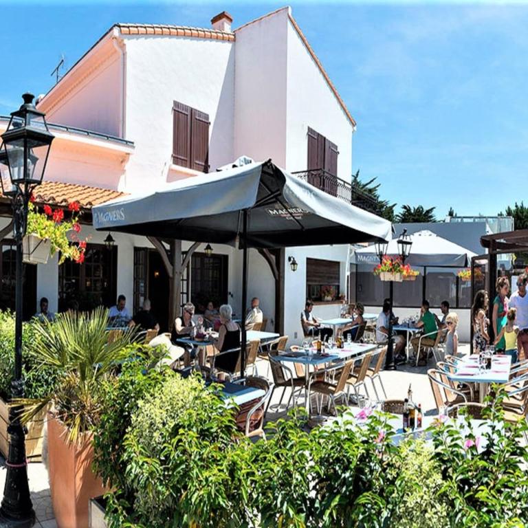Mobile Home - Sleeps 4 - Parking - Family Pools - Chambre Double - Vue sur Parc - 13