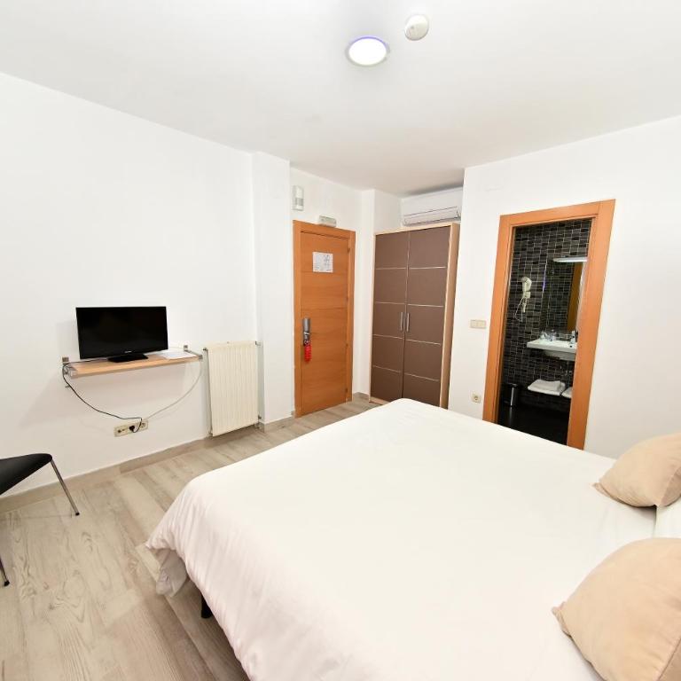 Hostal Falfes - Double or Twin Room with Private Bathroom - 5