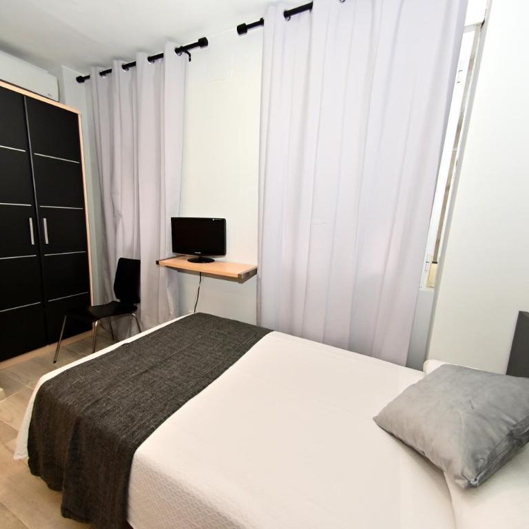 Hostal Falfes - Single Room with Private Bathroom - 2
