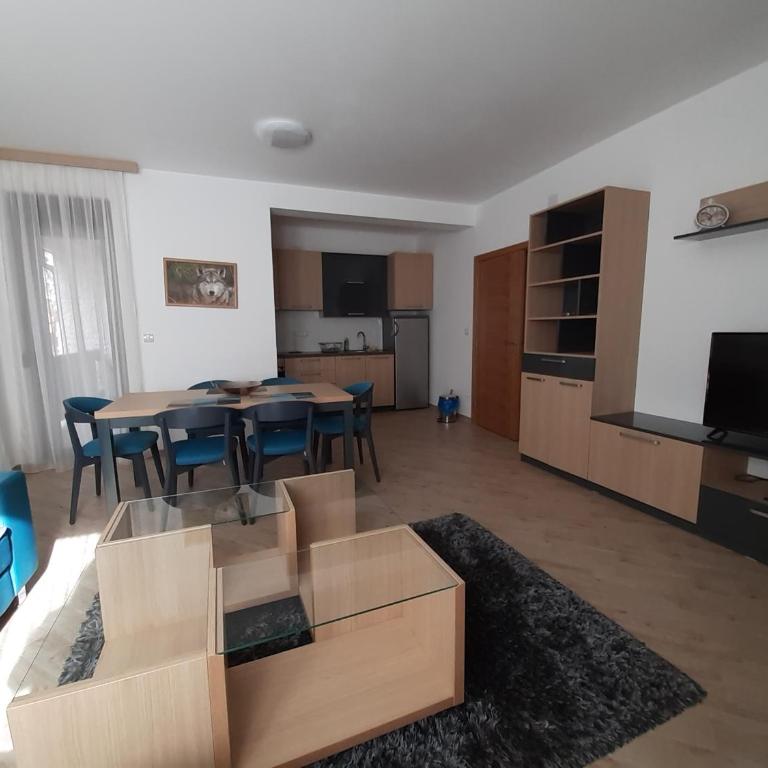Lovac apartmani - Apartman sa Balkonom - 2