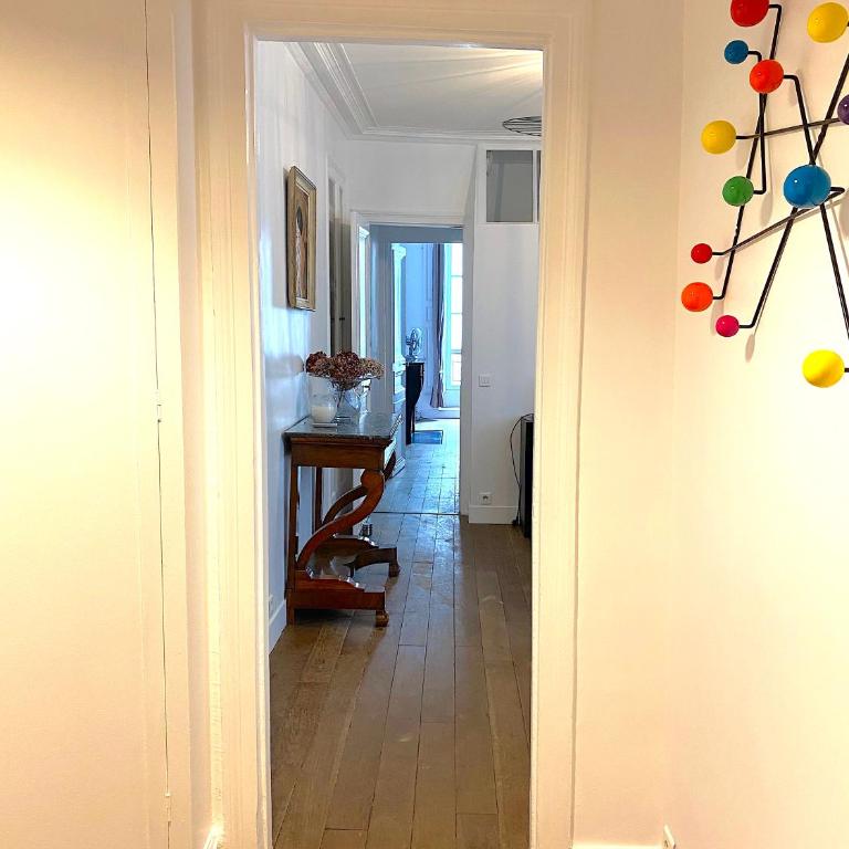 Real Parisian apartment with 2 bedrooms and AC - Appartement 2 Chambres - 13