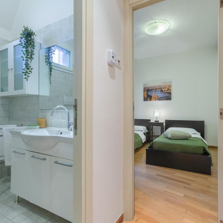 GuestHost - Cozy Apartment near Margherita Gardens! - One-Bedroom Apartment - 13