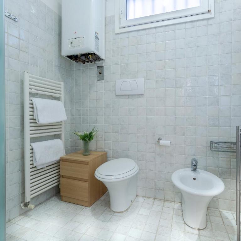 GuestHost - Cozy Apartment near Margherita Gardens! - One-Bedroom Apartment - 10