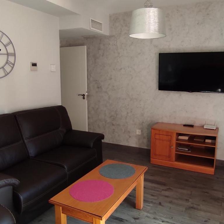 Cedran Granada Apartamento - Three-Bedroom Apartment - 8