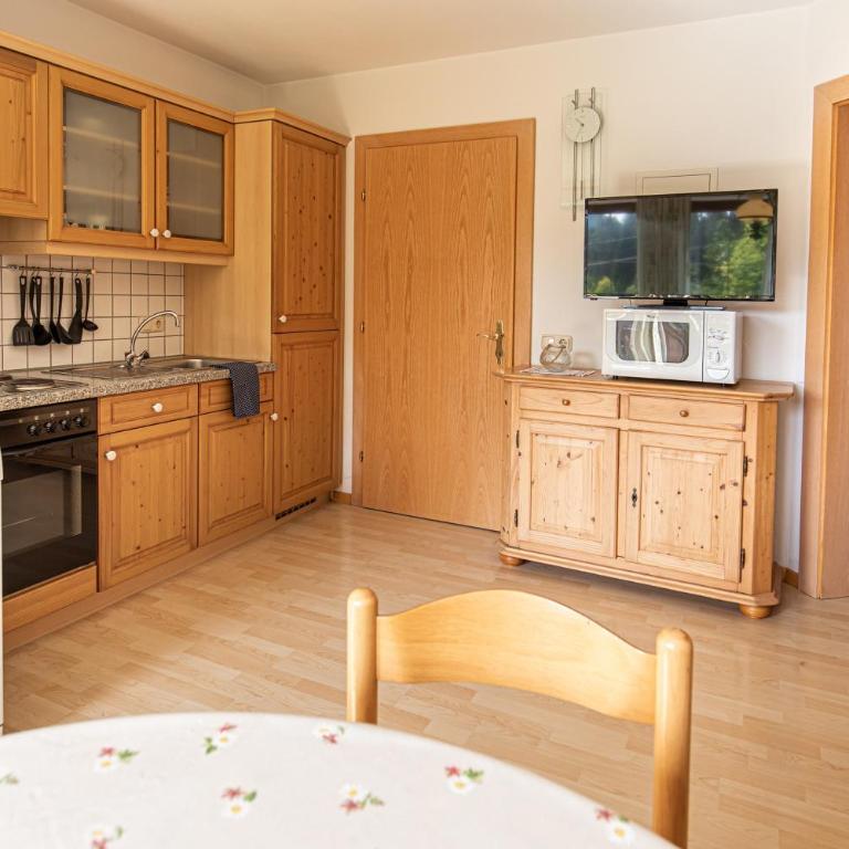 Haus Farmer - Two-Bedroom Apartment with Balcony - 6