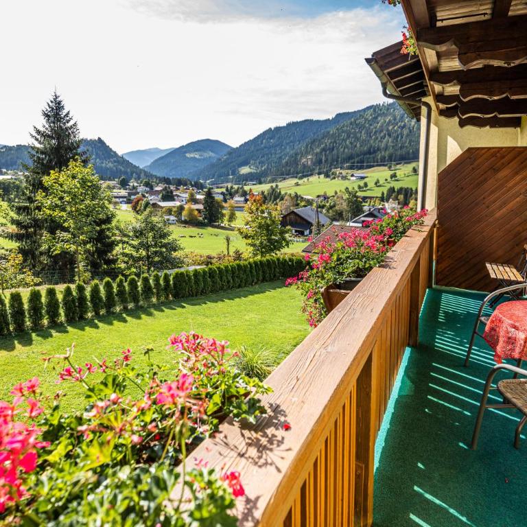 Haus Farmer - Two-Bedroom Apartment with Balcony - 7