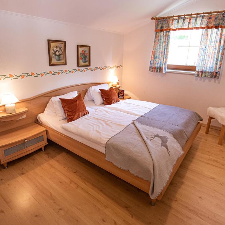 Haus Farmer - Two-Bedroom Apartment with Balcony - 9