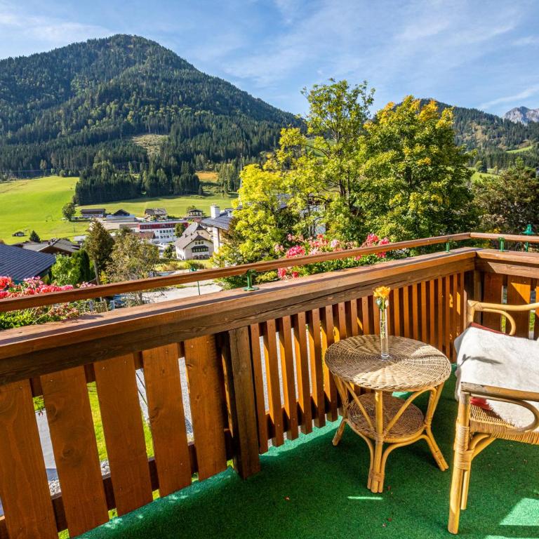 Haus Farmer - One-Bedroom Apartment with Balcony - 11