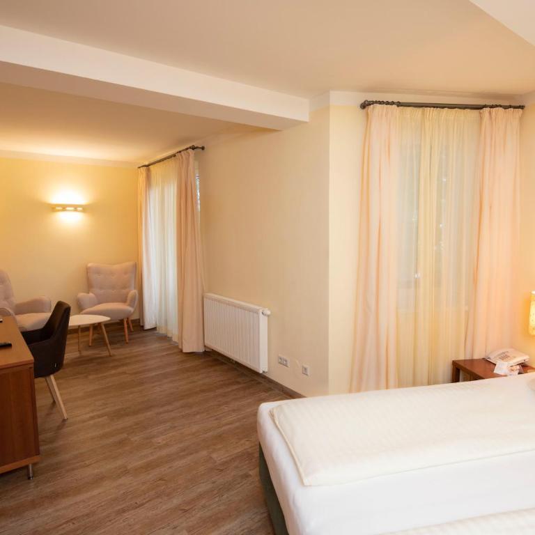 Landhotel Rosentaler Hof - Doppelzimmer mit Balkon - 5