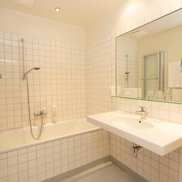 Landhotel Rosentaler Hof - Doppelzimmer mit Balkon - 6