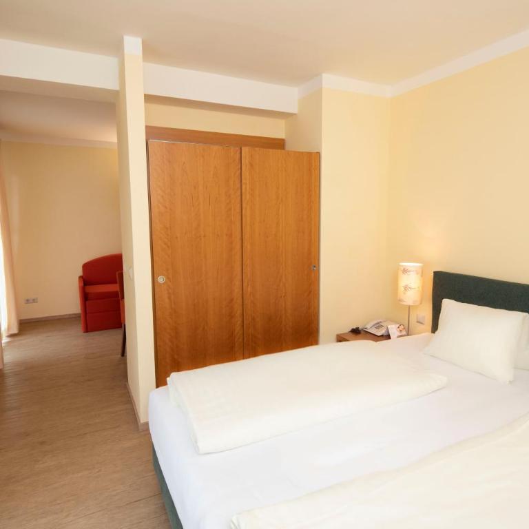 Landhotel Rosentaler Hof - Doppelzimmer mit Balkon - 8