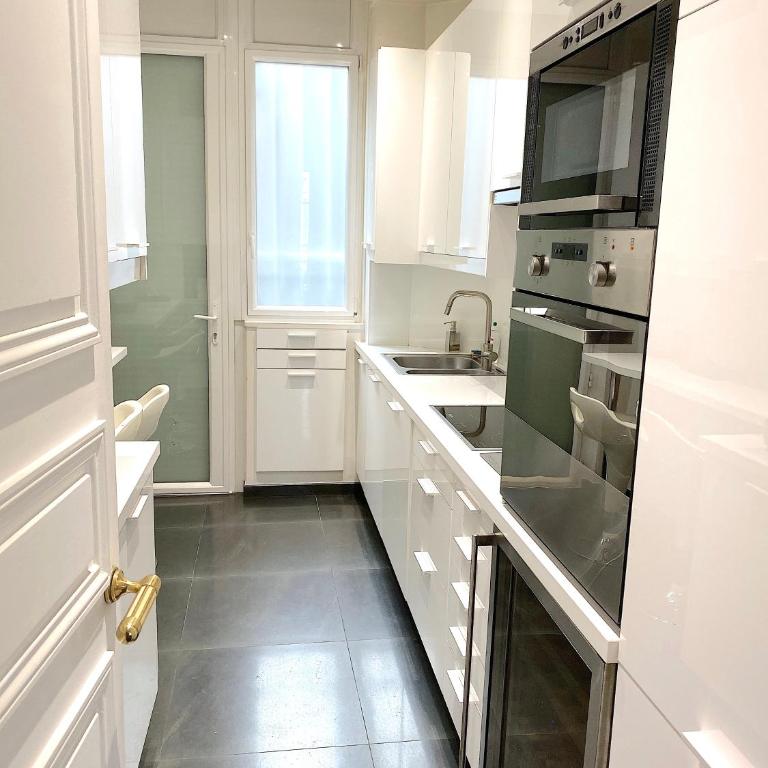Outstanding 2 bedrooms with a terrific Eiffel Tower view - Appartement 2 Chambres - 17