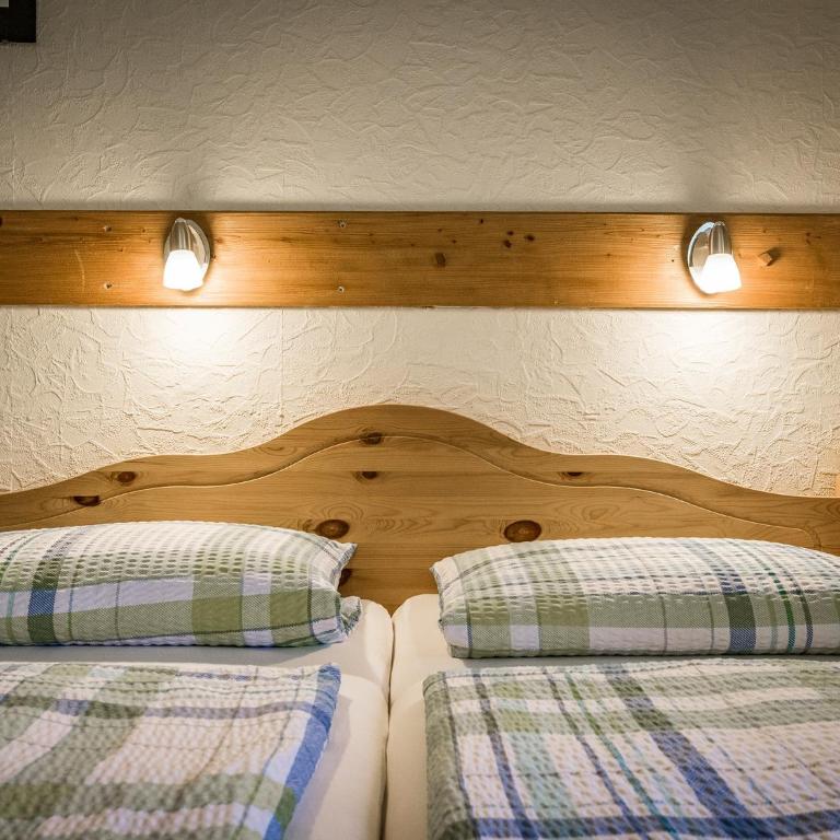 Hotel- Pension Oechsner - Doppelzimmer mit Balkon - 4