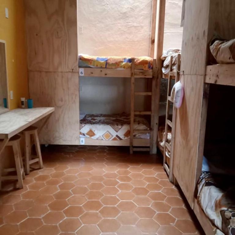 Rossco Hostel & Hotel - Bed in 6-Bed Female Dormitory Room - 4
