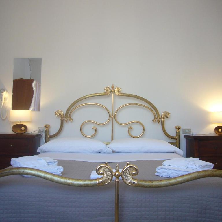 BeeLiving Room&Breakfast - Camera Matrimoniale con Bagno Privato - 2