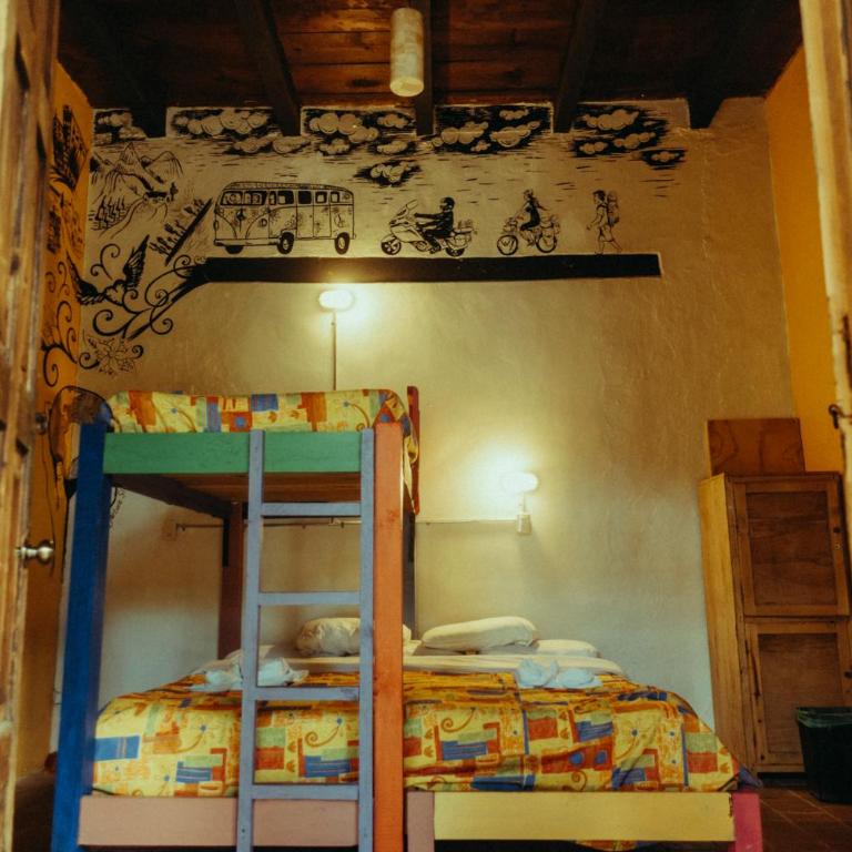 Rossco Hostel & Hotel - Economy Twin Room with Shared Bathroom - 12