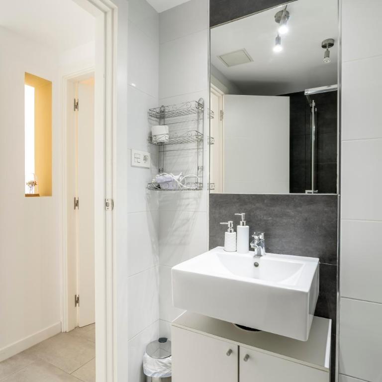 Cozy Appartment in the CITY CENTER - One-Bedroom Apartment - 13