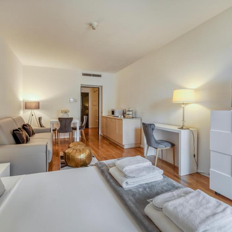Milan Royal Suites – Centro - Monolocale - Via Romagnosi 4 - 2