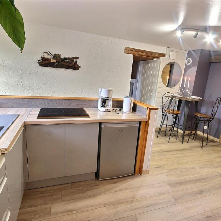Les Balcons du Molliebon - Chambre Lit Queen-Size avec Baignoire Spa - 13