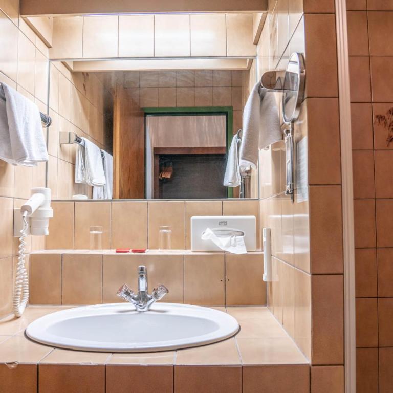 Hotel Donnerhof - Doppelzimmer mit Balkon - 5