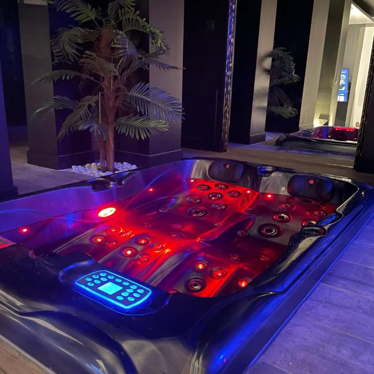 La suite Grenoble spa jacuzzi et sauna privatif - Deluxe Suite mit Whirlpool-Badewanne - 6