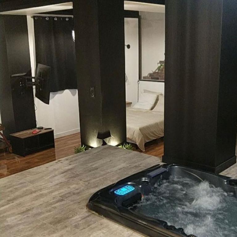 La suite Grenoble spa jacuzzi et sauna privatif - Deluxe Suite mit Whirlpool-Badewanne - 14