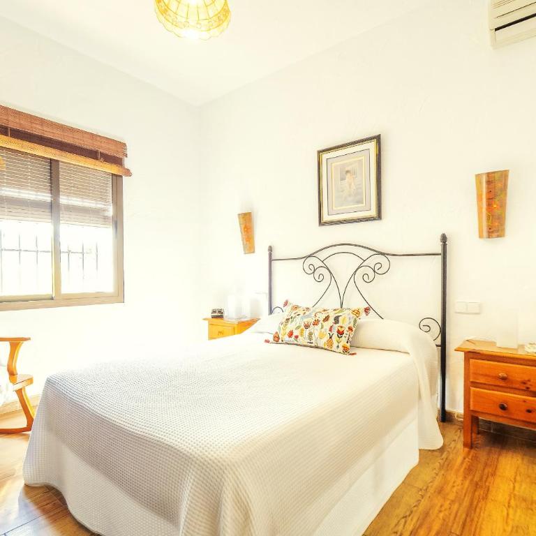Cubo's Finca Jara - Three-Bedroom House - 16