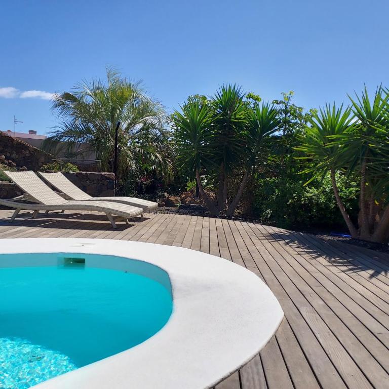Private villa with pool in Lajares - Three-Bedroom Villa - 12