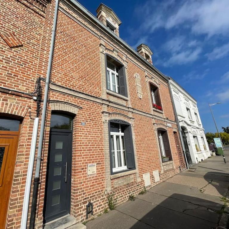 4 Ch - 10 pers - Grande Maison - Parking - Jardin - BBQ - Maison 4 Chambres - 48