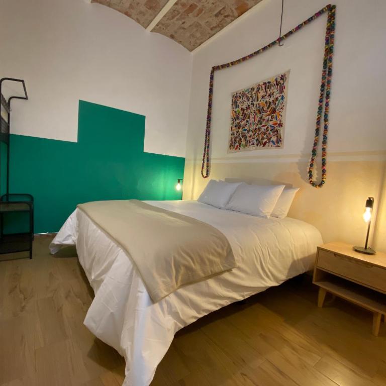 Viajero CDMX Centro Hostel - Standard Double Room with Shared Bathroom - 5