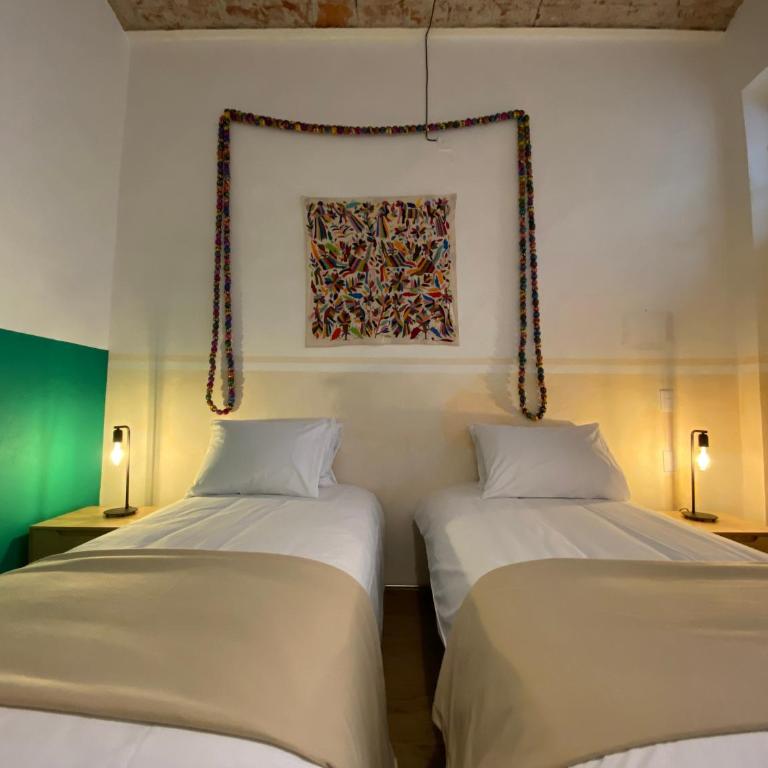 Viajero CDMX Centro Hostel - Standard Twin Room with Shared Bathroom - 2