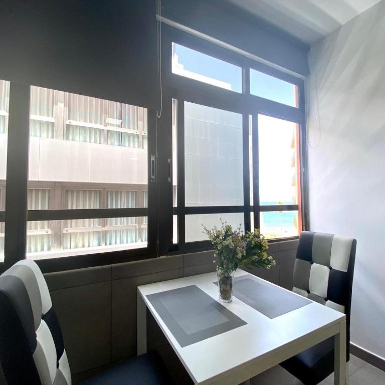 Estudio vacacional W&G Las Canteras con bonitas vistas al mar - Apartamento de 1 dormitorio - 12