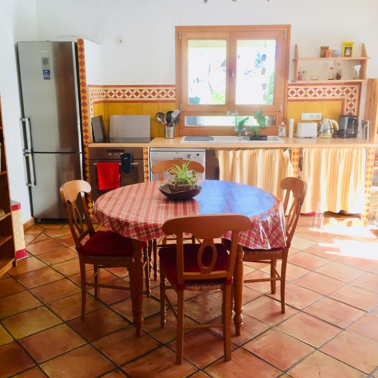 Rez de jardin de chalet bois , calme et verdure ! - Appartement 2 Chambres - 1