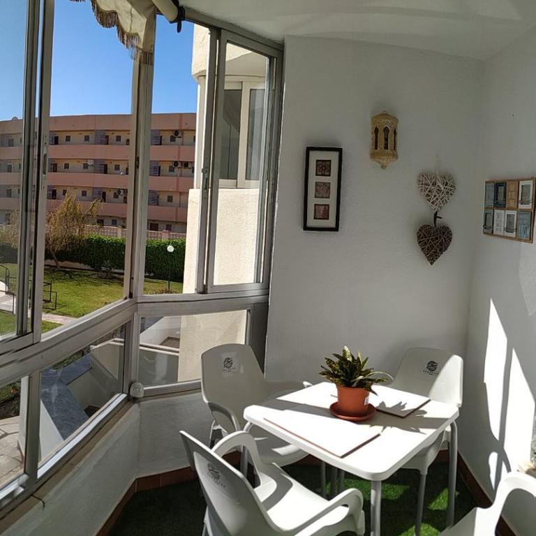 Lovely apartment in Torremolinos Views of the sea, pool, terrace, sofa bed and fully equipped kitchen - Apartamento con vistas al mar - 4