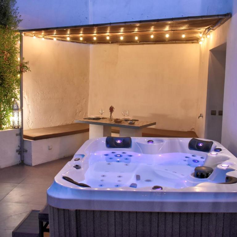 Home Apartments Jerez - Apartamento con patio privado y spa al aire libre - 17