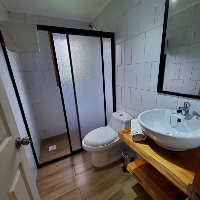 Lucky's Hostel - Double Room with Private Bathroom - 4
