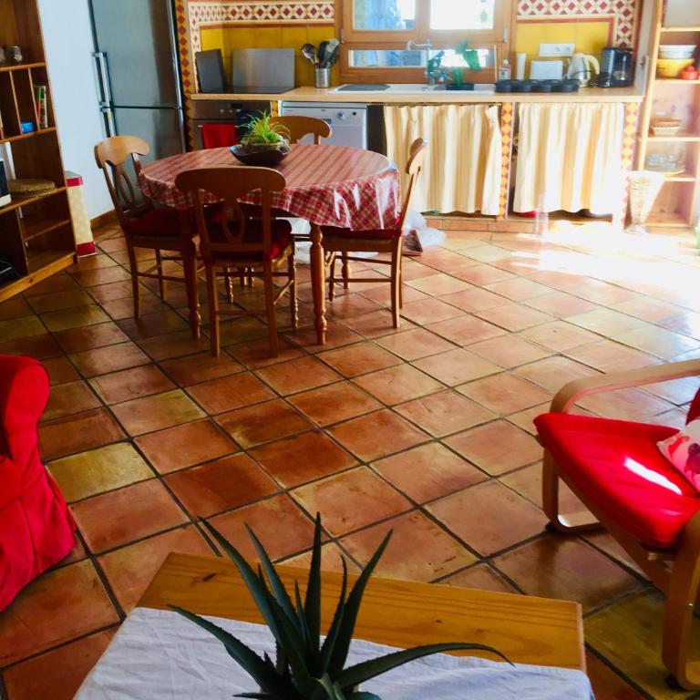 Rez de jardin de chalet bois , calme et verdure ! - Appartement 2 Chambres - 3