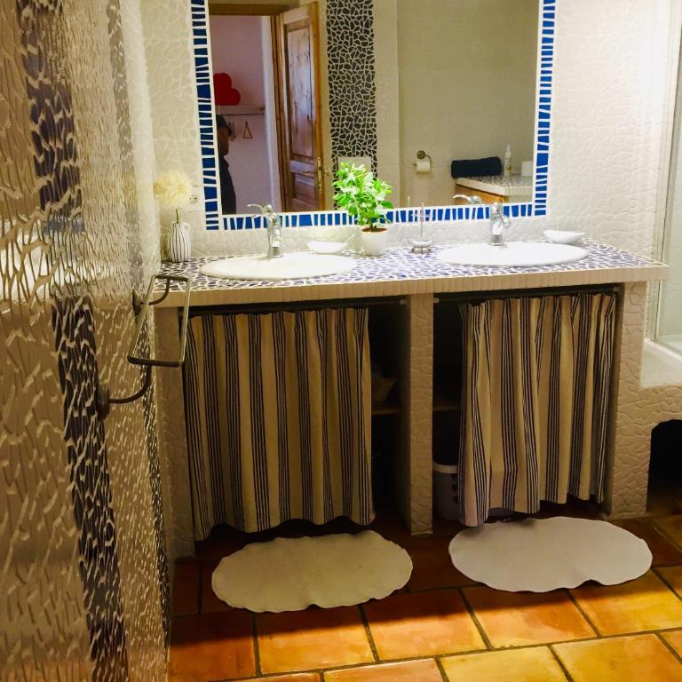 Rez de jardin de chalet bois , calme et verdure ! - Appartement 2 Chambres - 6