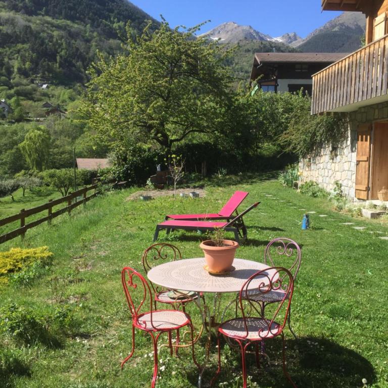 Rez de jardin de chalet bois , calme et verdure ! - Appartement 2 Chambres - 10