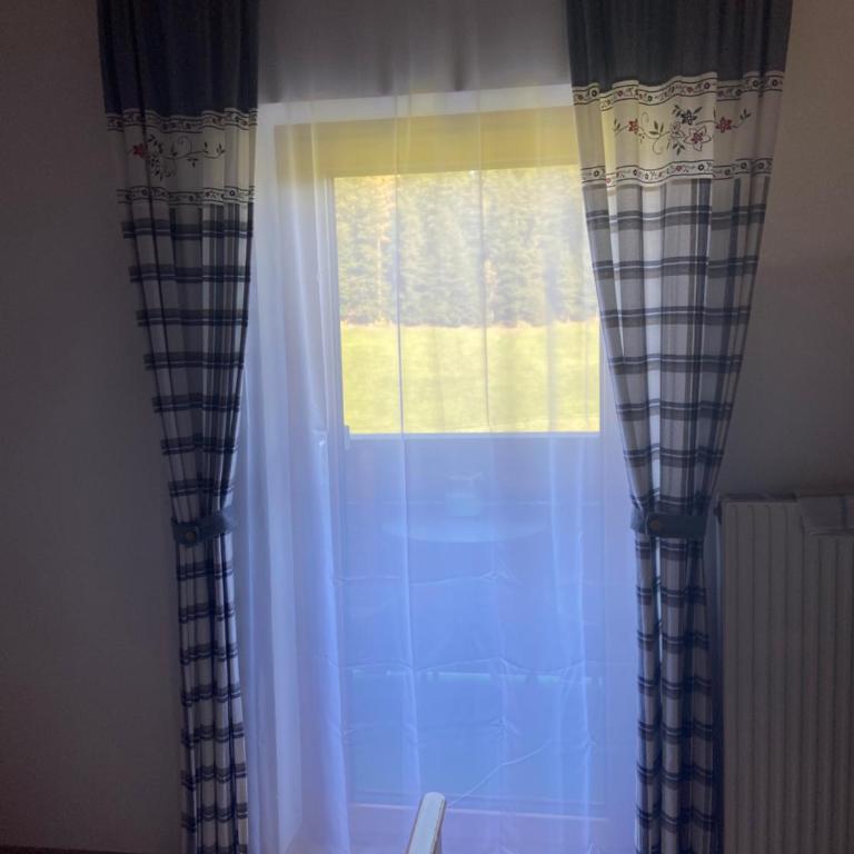 Haus Sperleiten - Comfort Dreibettzimmer mit Dusche - 5
