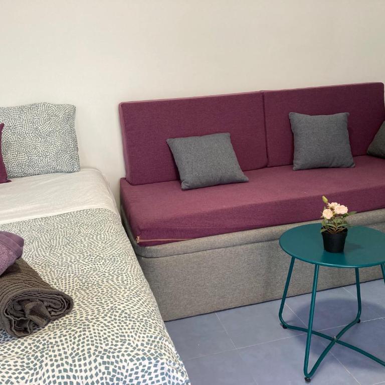 Malagueña Salerosa "Apartamento - estudio con terraza" En casa típica de 1 a 4 dormitorios - Apartamento Estudio con terraza o patio privados - 5