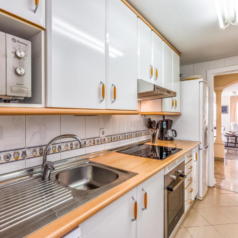Holiday Apartment in Senorio de Aloha with Sea views - Two-Bedroom Apartment - 17