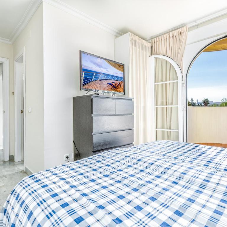 Holiday Apartment in Senorio de Aloha with Sea views - Two-Bedroom Apartment - 14