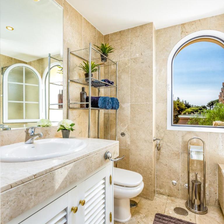 Holiday Apartment in Senorio de Aloha with Sea views - Two-Bedroom Apartment - 12