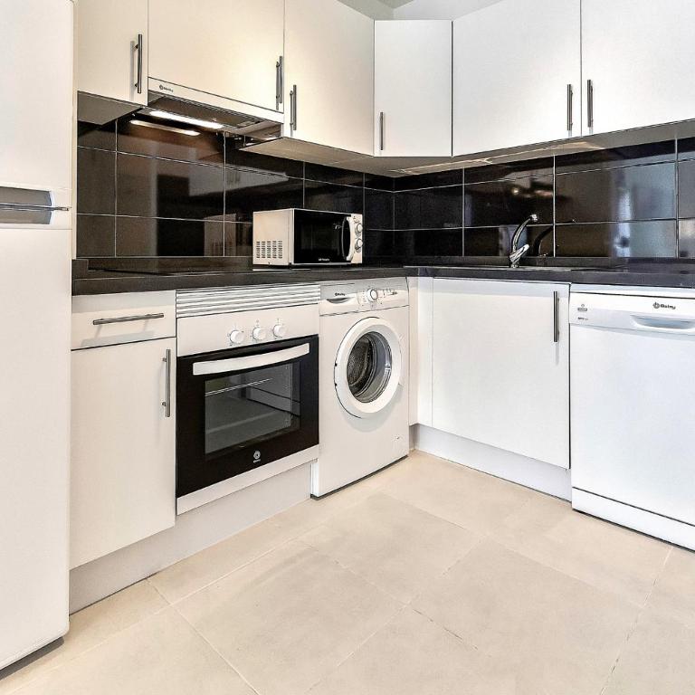 Hortensia Suites Apartments, Los Cristianos, Tenerife - Apartamento de 2 dormitorios con balcón - 17