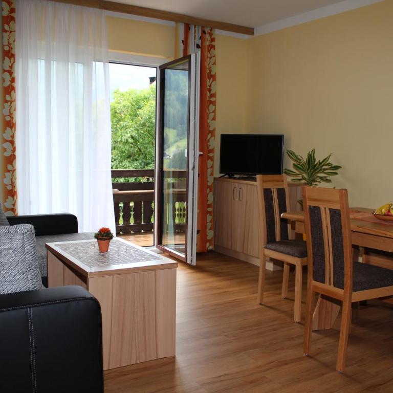Pension & Ferienwohnung Sonnleiten - Apartment mit 2 Schlafzimmern, einem Balkon und Gartenblick - 16