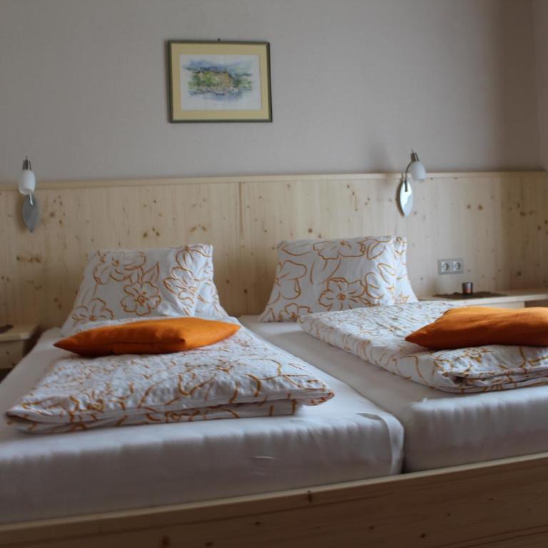 Pension & Ferienwohnung Sonnleiten - Apartment mit 2 Schlafzimmern, einem Balkon und Gartenblick - 1