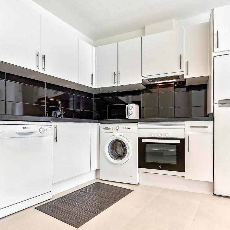 Hortensia Suites Apartments, Los Cristianos, Tenerife - Apartamento de 3 dormitorios con balcón - 13