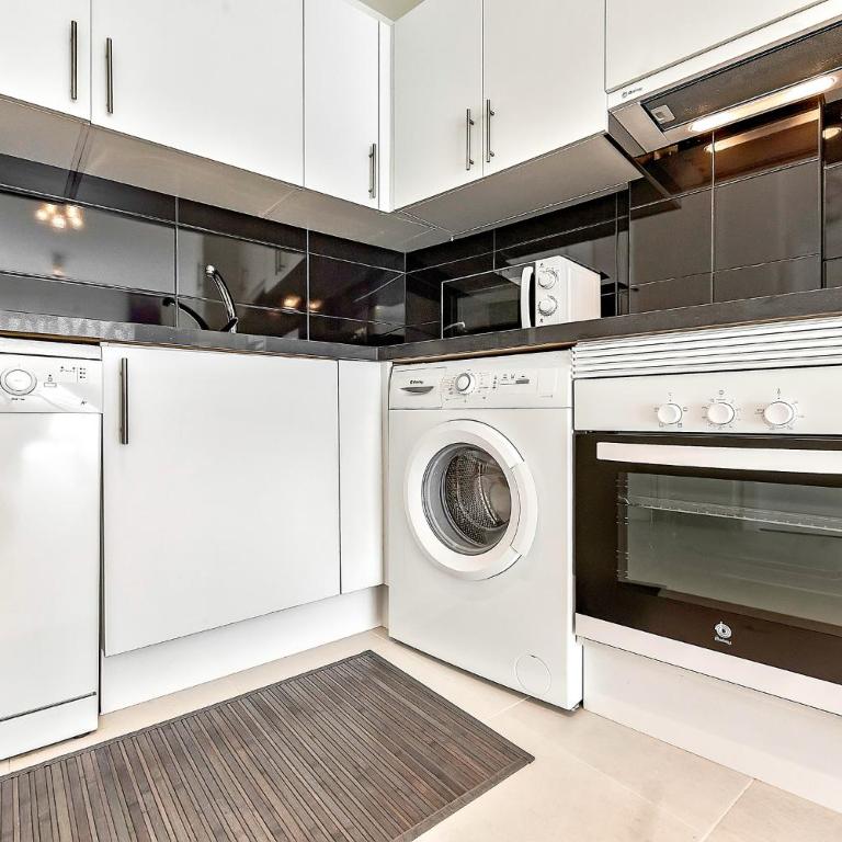 Hortensia Suites Apartments, Los Cristianos, Tenerife - Apartamento de 3 dormitorios con balcón - 15